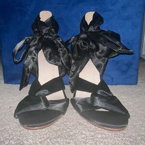 NWT | Satin wrap heels 🏴